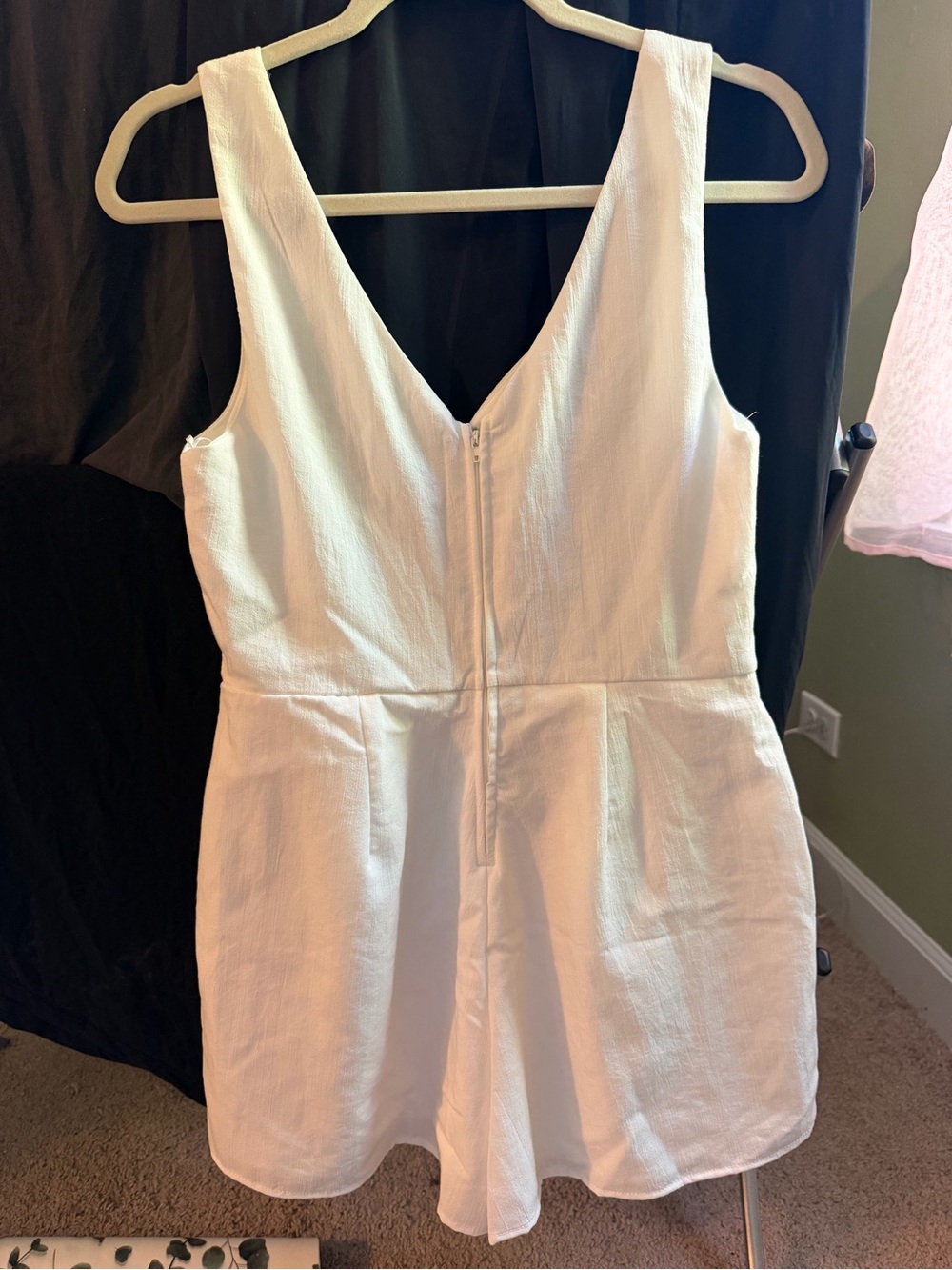 Francesca's Collections White V-Neck Romper - Picture 2 of 5